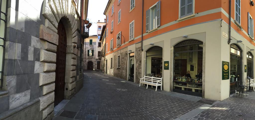 Ancient Courtyard Bonanomi In Historic Centre *