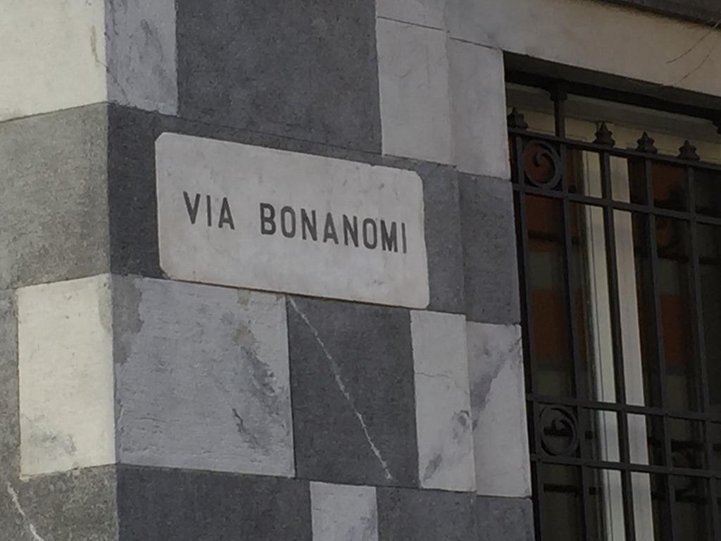 Ancient Courtyard Bonanomi In Historic Centre Como