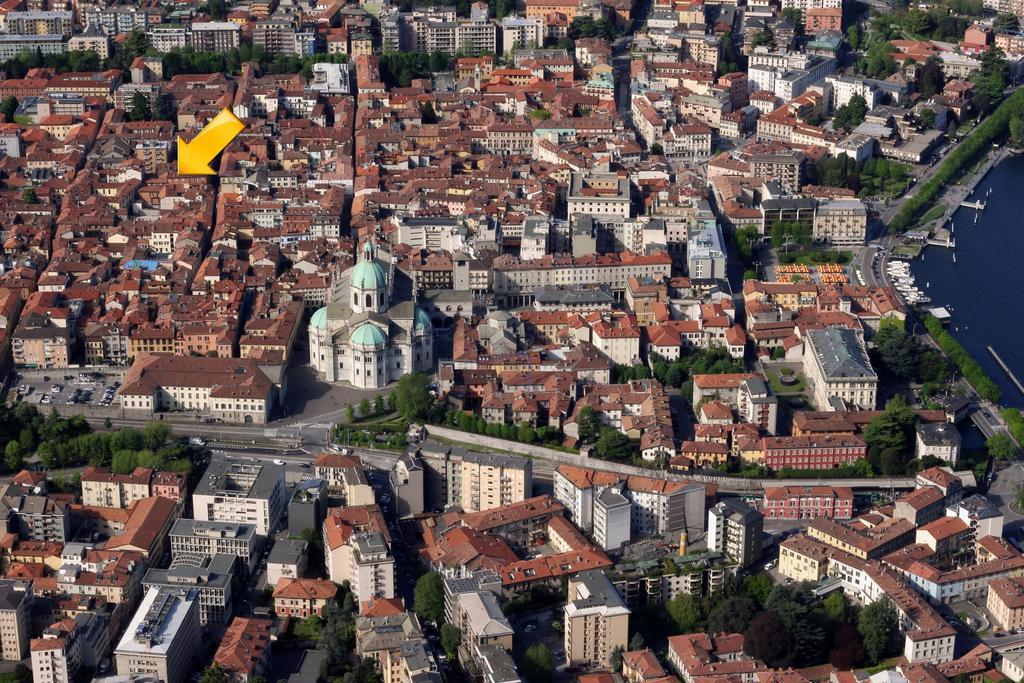 Apartment Ancient Courtyard Bonanomi In Historic Centre Como