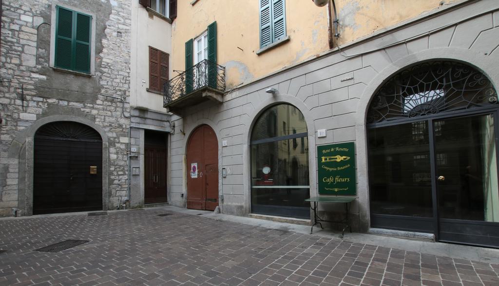 Ancient Courtyard Bonanomi In Historic Centre