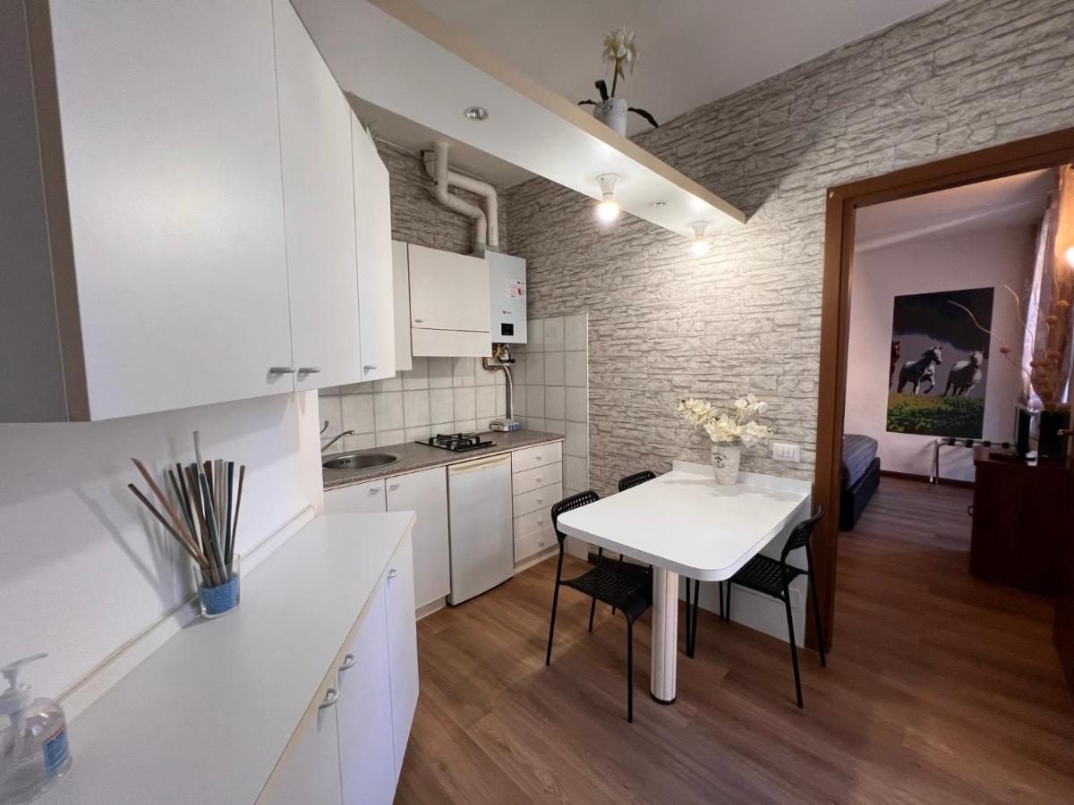 Ancient Courtyard Bonanomi In Historic Centre Apartment Como